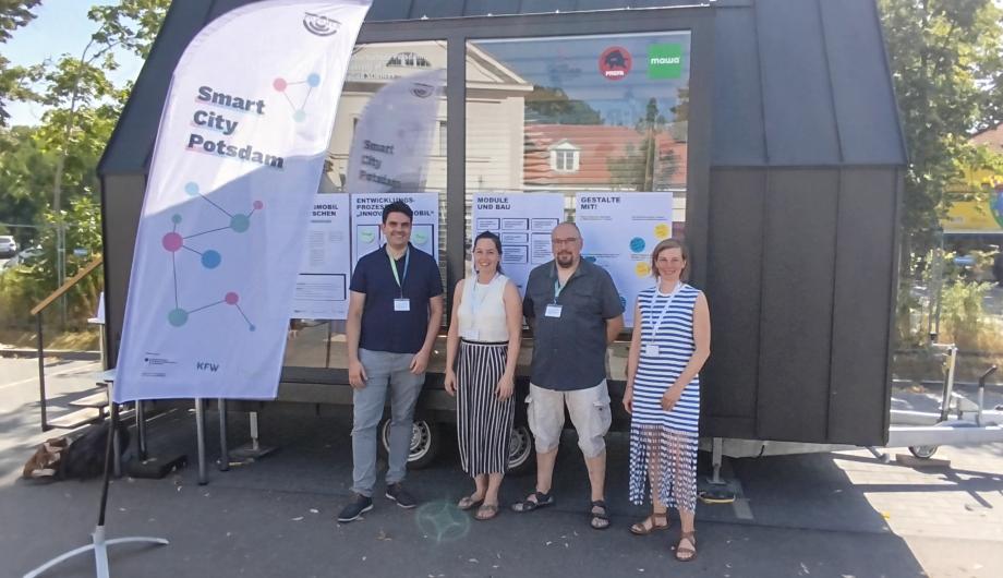 Smart City Potsdam bei der Regionalkonferenz Bad Belzig ZU sehen sind Mitglieder der AG Smart City Potsdam die Inhalte der Smart City Potsdam bei der Regionalkonferenz Bad Belzig präsentieren.
