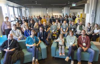 Das Bild zeigt die Teilnehmenden einer Veranstaltung