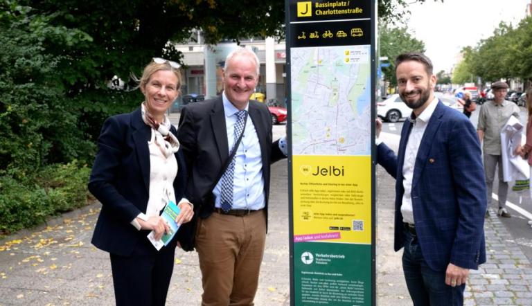 Eröffnung der ersten Mobiltätsstation in Potsdam am Bassinplatz