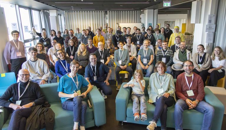 Das Bild zeigt die Teilnehmenden einer Veranstaltung